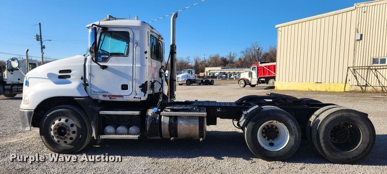 image for item KT9386 2013 Mack CXU613 semi truck