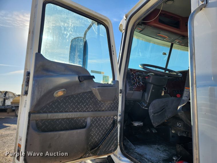 image for item KT9386 2013 Mack CXU613 semi truck