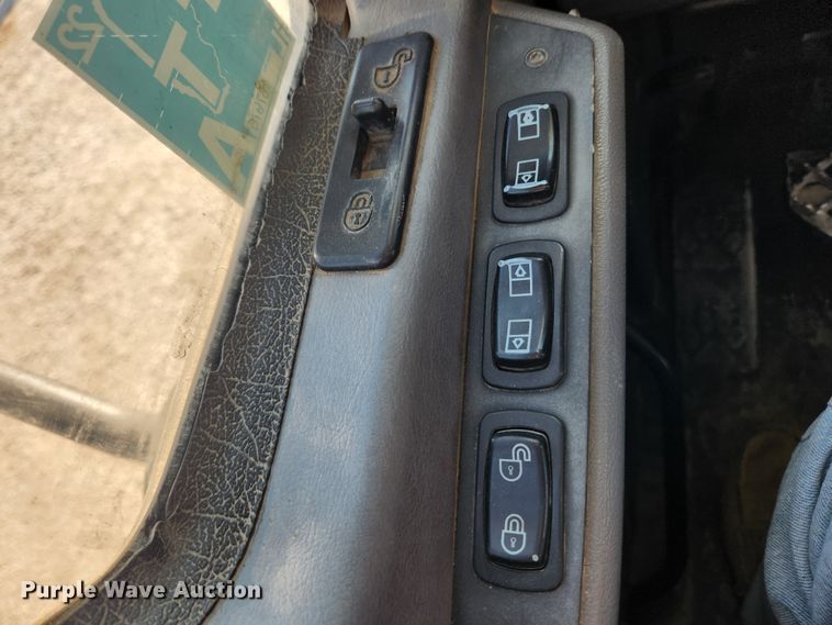 image for item KT9386 2013 Mack CXU613 semi truck