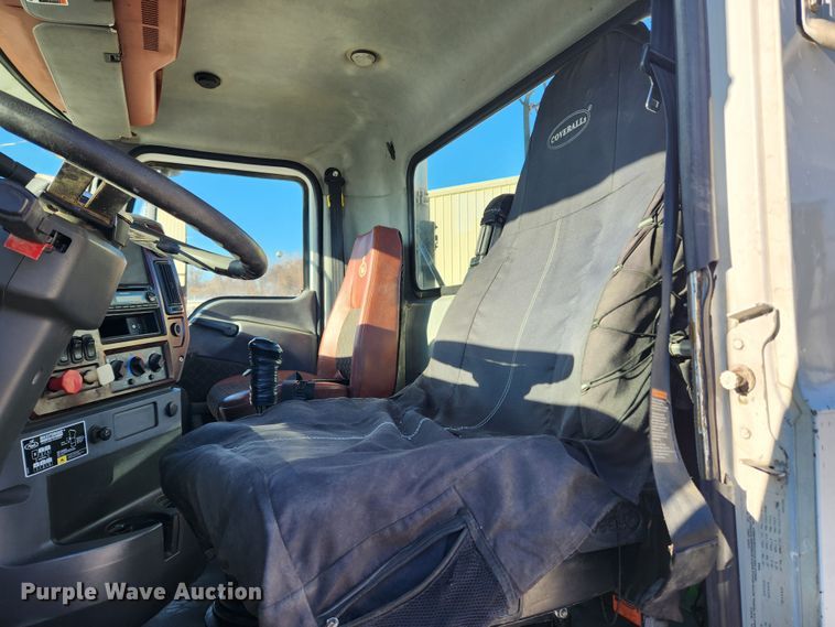 image for item KT9386 2013 Mack CXU613 semi truck