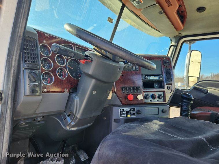 image for item KT9386 2013 Mack CXU613 semi truck