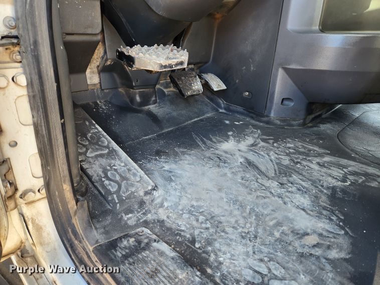 image for item KT9386 2013 Mack CXU613 semi truck