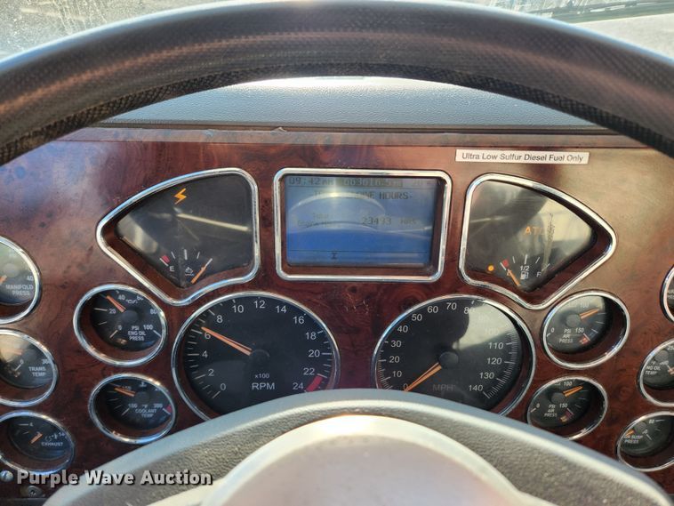 image for item KT9386 2013 Mack CXU613 semi truck