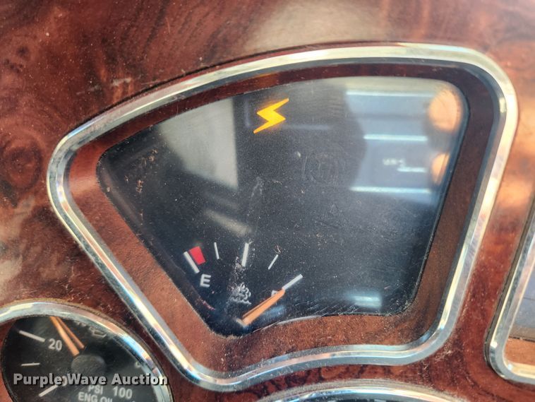 image for item KT9386 2013 Mack CXU613 semi truck