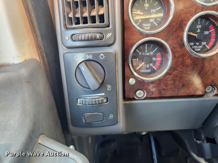 image for item KT9386 2013 Mack CXU613 semi truck