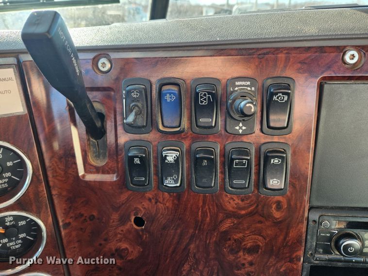 image for item KT9386 2013 Mack CXU613 semi truck