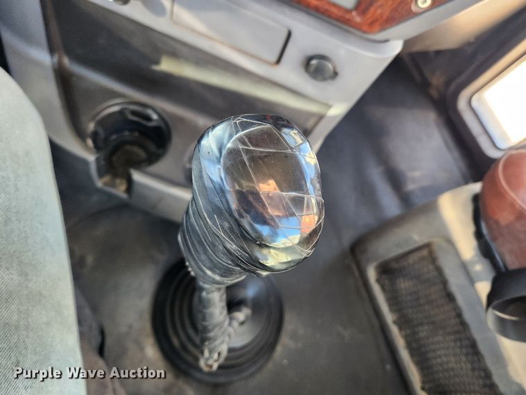 image for item KT9386 2013 Mack CXU613 semi truck