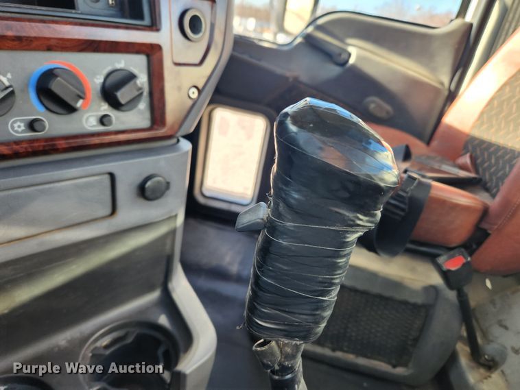 image for item KT9386 2013 Mack CXU613 semi truck