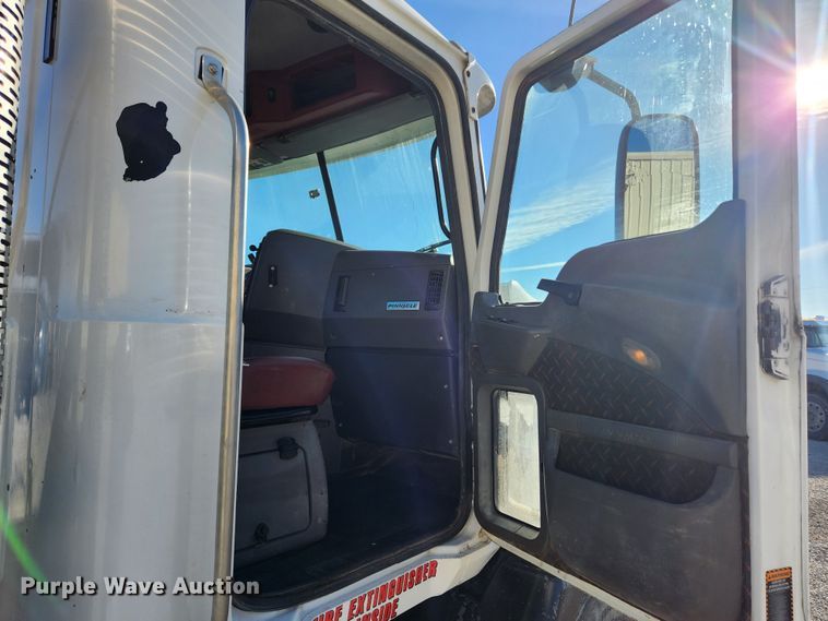 image for item KT9386 2013 Mack CXU613 semi truck