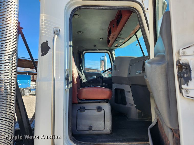 image for item KT9386 2013 Mack CXU613 semi truck