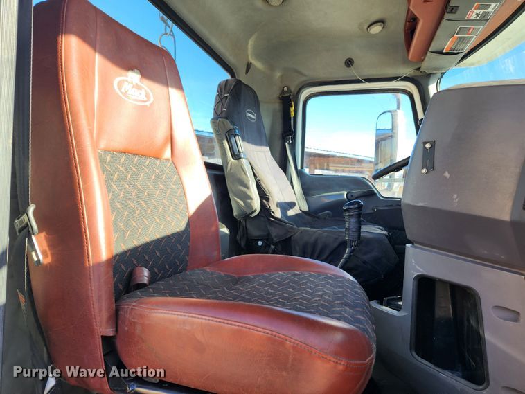 image for item KT9386 2013 Mack CXU613 semi truck