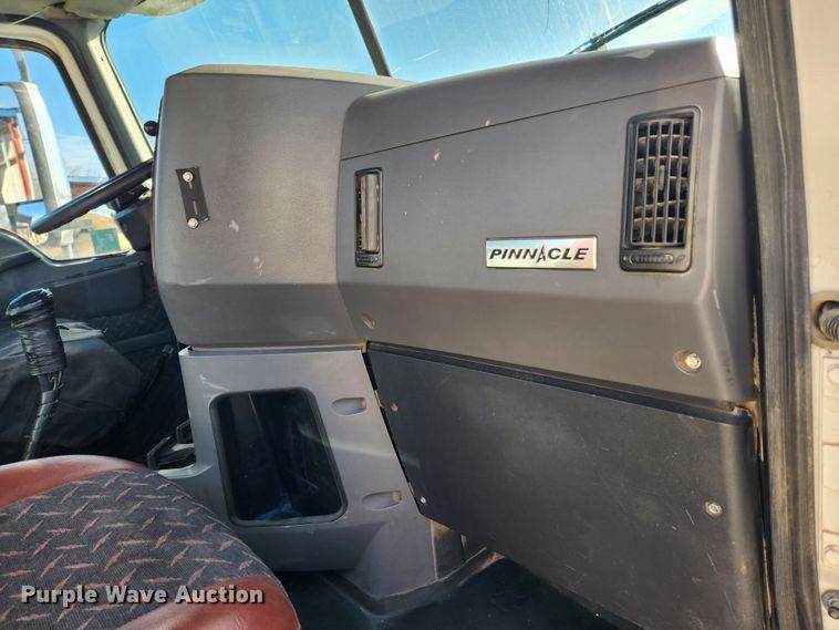 image for item KT9386 2013 Mack CXU613 semi truck