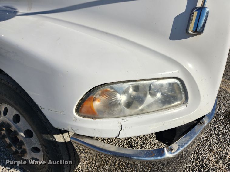 image for item KT9386 2013 Mack CXU613 semi truck