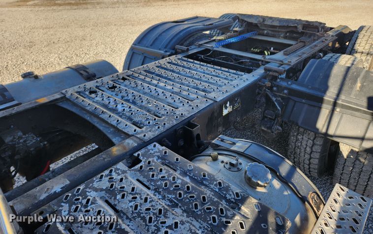 image for item KT9386 2013 Mack CXU613 semi truck