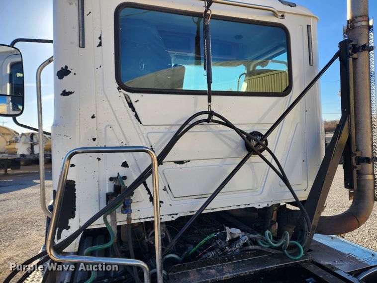 image for item KT9386 2013 Mack CXU613 semi truck