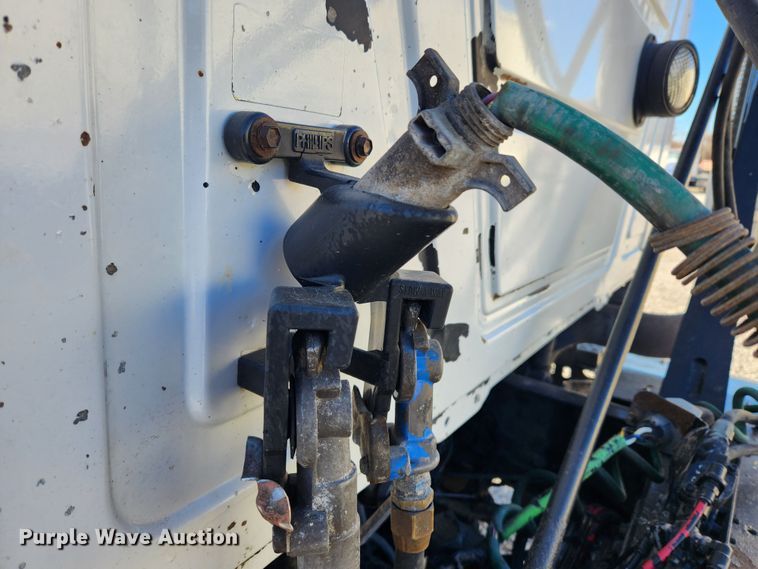 image for item KT9386 2013 Mack CXU613 semi truck