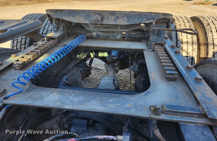 image for item KT9386 2013 Mack CXU613 semi truck