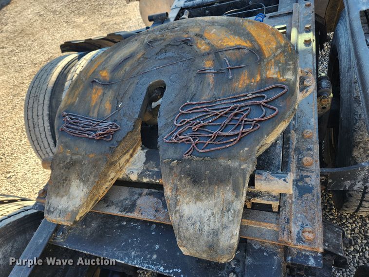 image for item KT9386 2013 Mack CXU613 semi truck