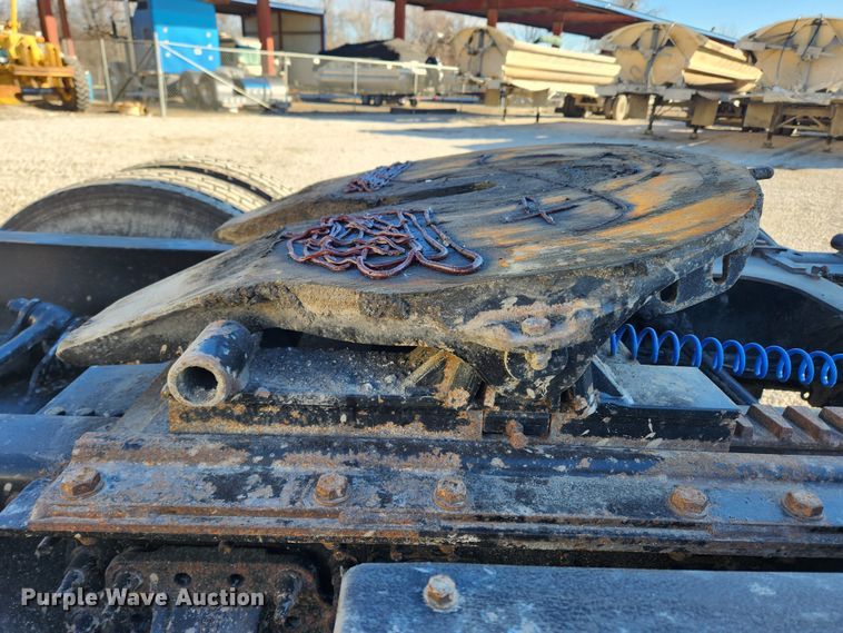 image for item KT9386 2013 Mack CXU613 semi truck