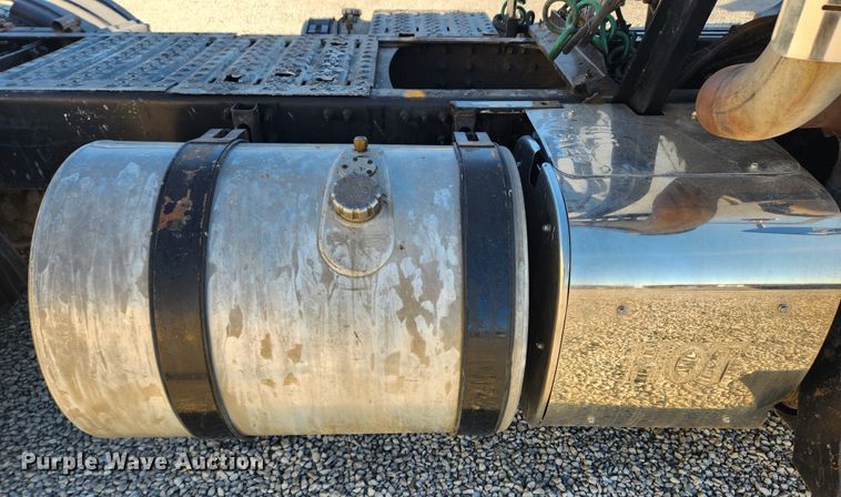 image for item KT9386 2013 Mack CXU613 semi truck