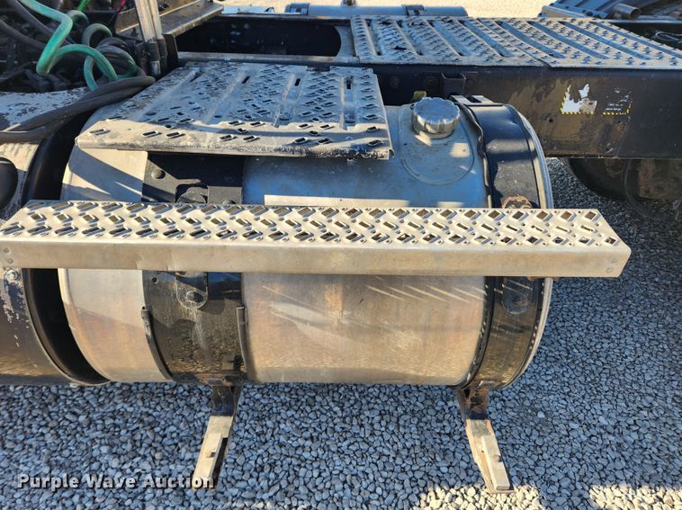 image for item KT9386 2013 Mack CXU613 semi truck