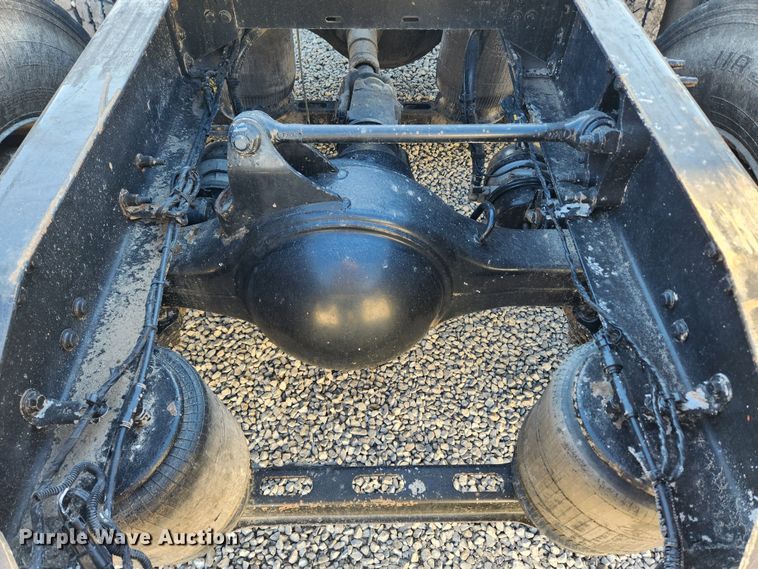 image for item KT9386 2013 Mack CXU613 semi truck