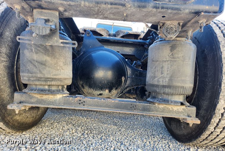 image for item KT9386 2013 Mack CXU613 semi truck