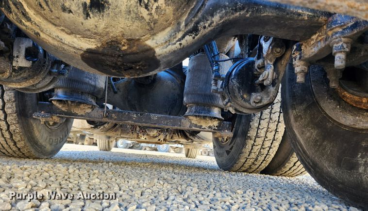 image for item KT9386 2013 Mack CXU613 semi truck