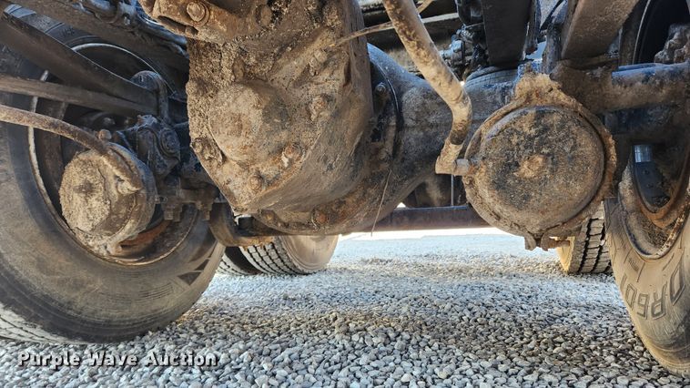 image for item KT9386 2013 Mack CXU613 semi truck