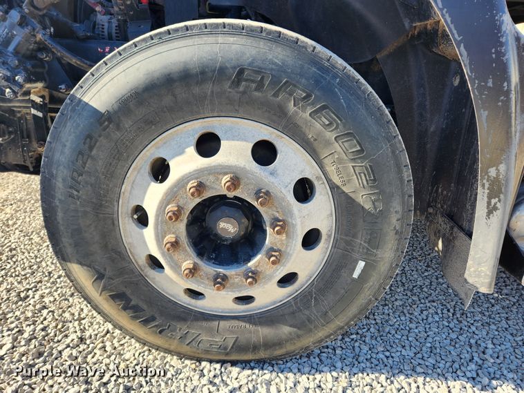 image for item KT9386 2013 Mack CXU613 semi truck