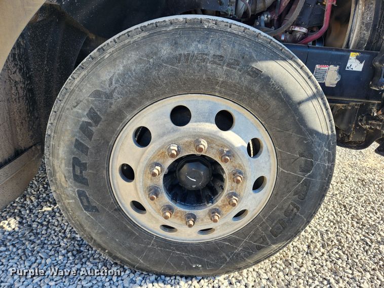 image for item KT9386 2013 Mack CXU613 semi truck