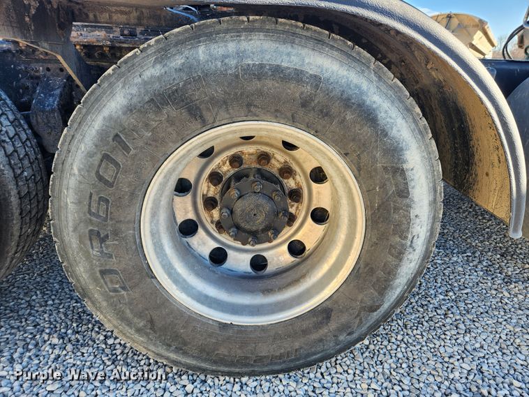 image for item KT9386 2013 Mack CXU613 semi truck