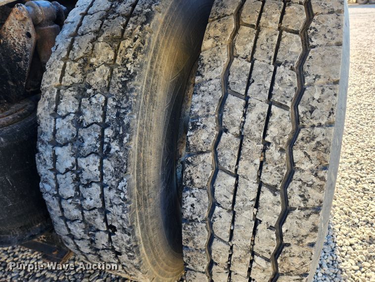 image for item KT9386 2013 Mack CXU613 semi truck