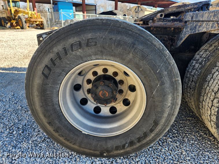 image for item KT9386 2013 Mack CXU613 semi truck