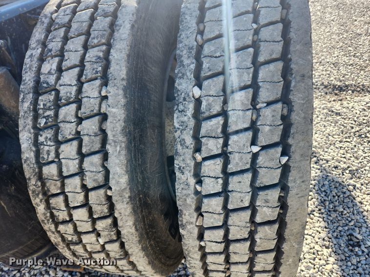 image for item KT9386 2013 Mack CXU613 semi truck