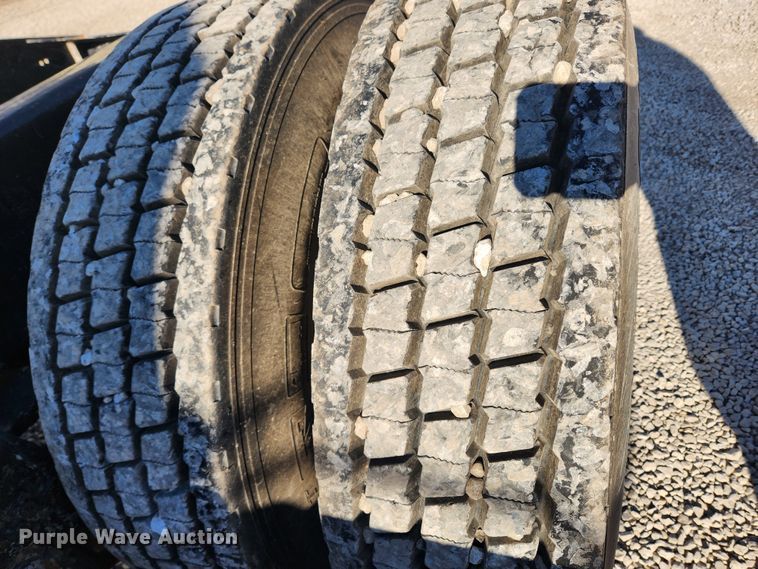 image for item KT9386 2013 Mack CXU613 semi truck