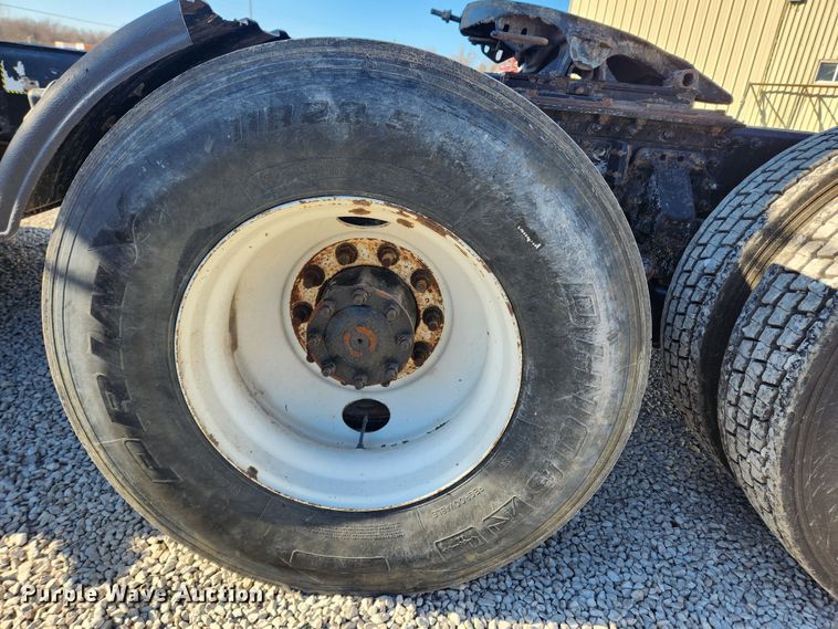 image for item KT9386 2013 Mack CXU613 semi truck