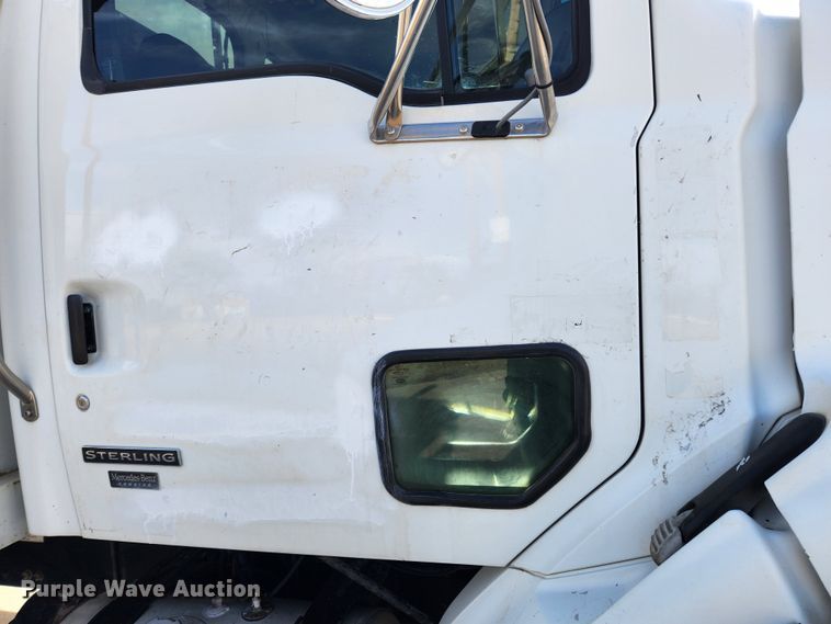 image for item KT9400 2007 Sterling L8500  crane truck