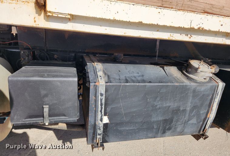 image for item KT9400 2007 Sterling L8500  crane truck