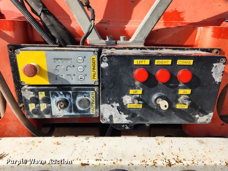 image for item KT9400 2007 Sterling L8500  crane truck