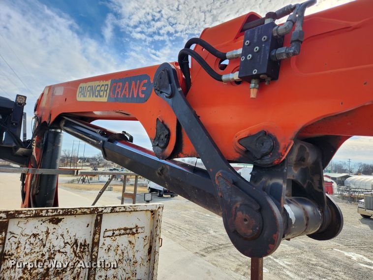 image for item KT9400 2007 Sterling L8500  crane truck