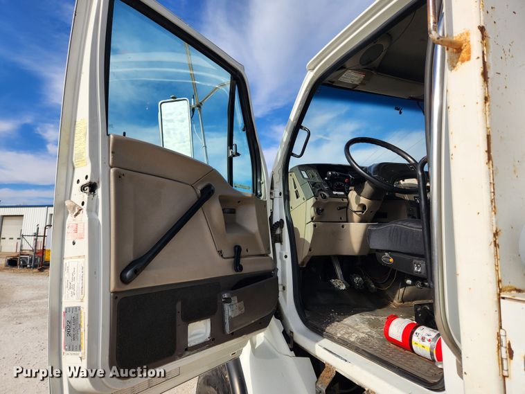 image for item KT9400 2007 Sterling L8500  crane truck