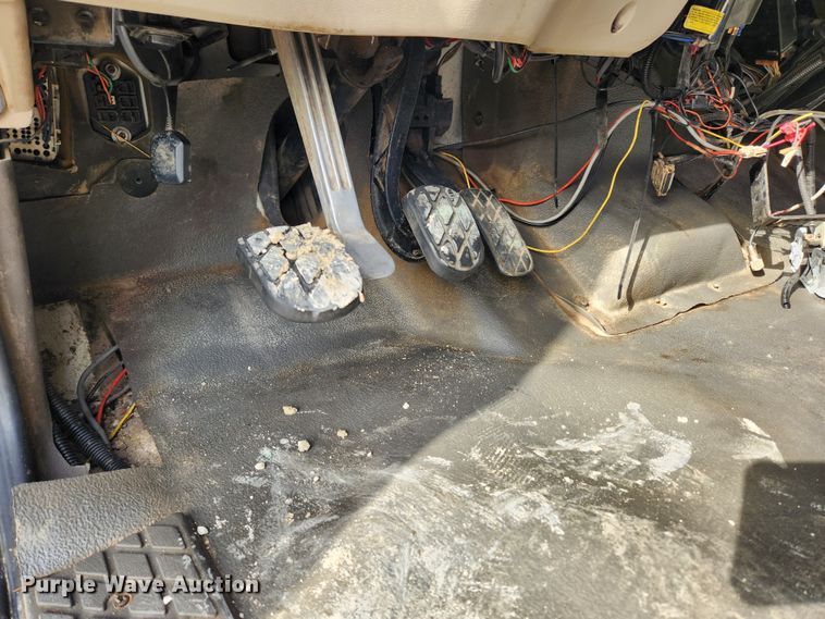 image for item KT9400 2007 Sterling L8500  crane truck