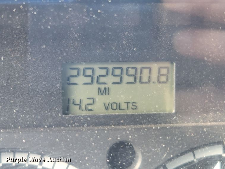 image for item KT9400 2007 Sterling L8500  crane truck