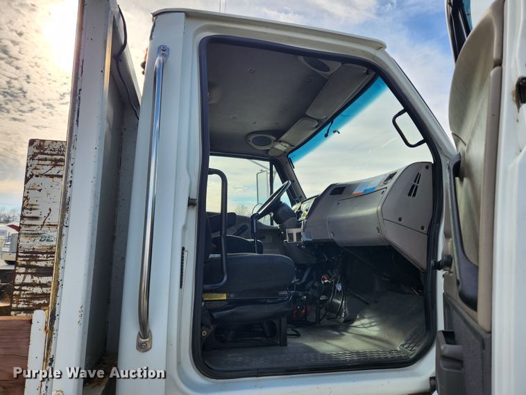 image for item KT9400 2007 Sterling L8500  crane truck