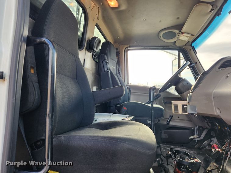 image for item KT9400 2007 Sterling L8500  crane truck