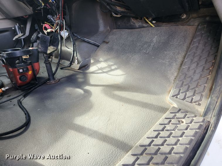 image for item KT9400 2007 Sterling L8500  crane truck