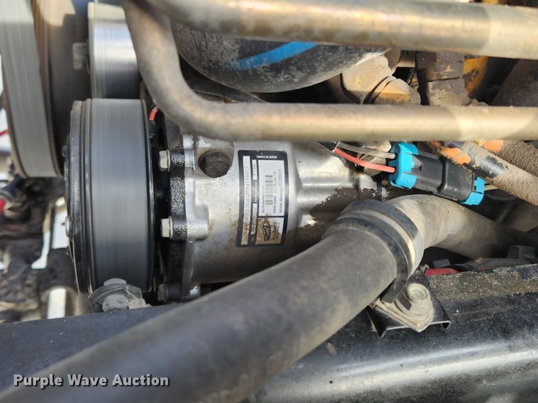 image for item KT9400 2007 Sterling L8500  crane truck