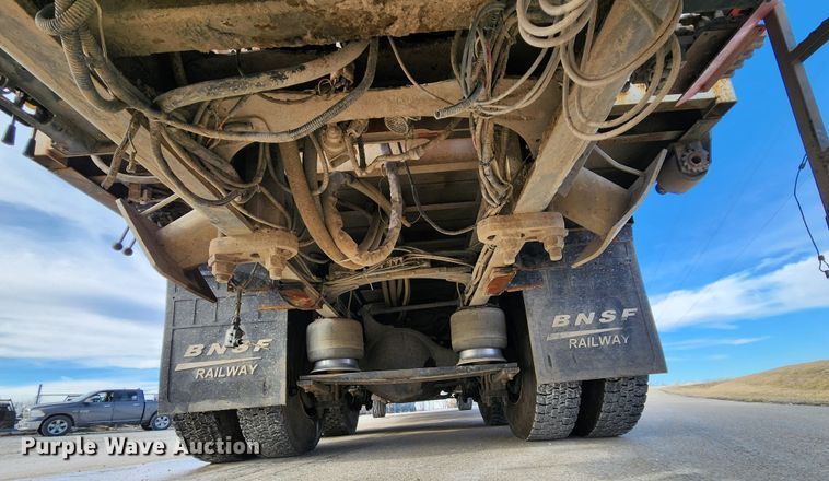 image for item KT9400 2007 Sterling L8500  crane truck