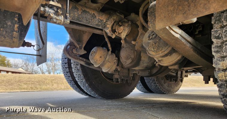 image for item KT9400 2007 Sterling L8500  crane truck